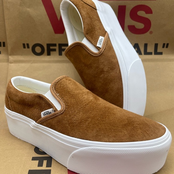 Vans NUBUCK Classic Slip-On Platform Shoe
Stackform Sneakers
Nubuck Chipmunk - Picture 13 of 16